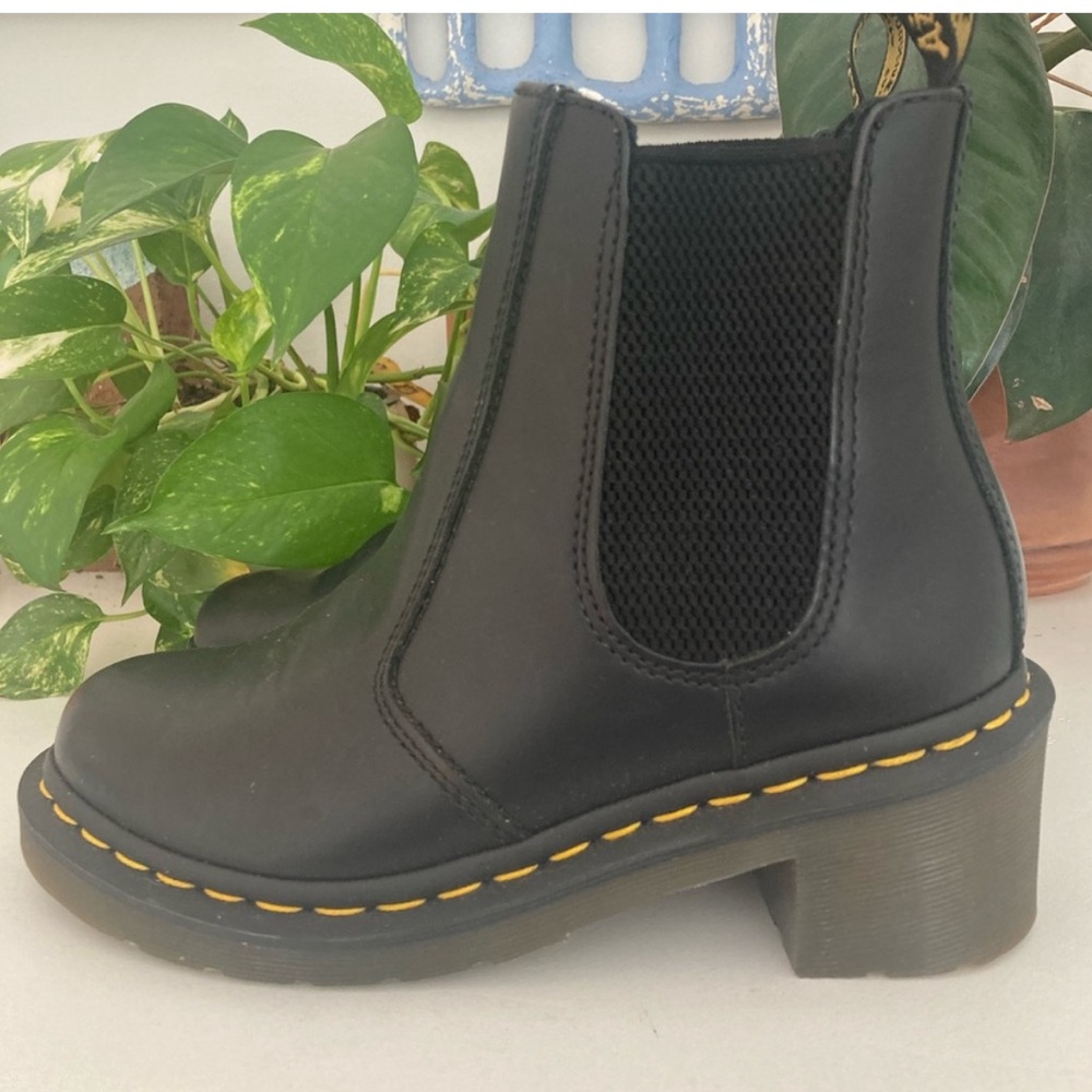 DR MARTENS NWOT Doc Cadence Leather Chelsea Boots in Black Greasy - Size 37